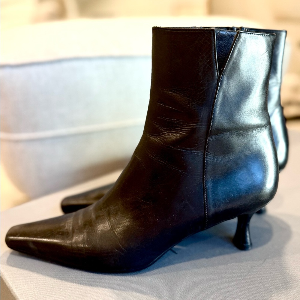 Stuart Weitzman Black Leather Kitten Heel Ankle Boots Pointed Toe Size 6 - Picture 3 of 11